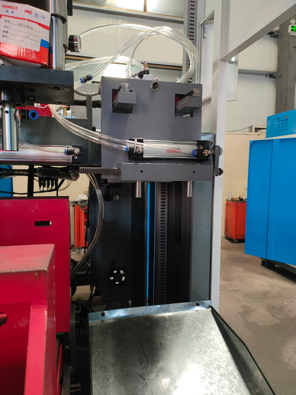 Key Factors Affecting Blow Molding Machine Production Speed